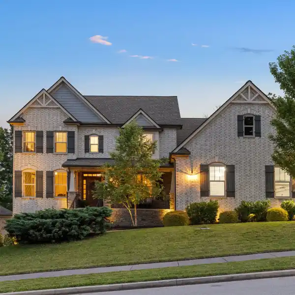 LIGHT-FILLED LUXURY HOME IN FALLS GROVE