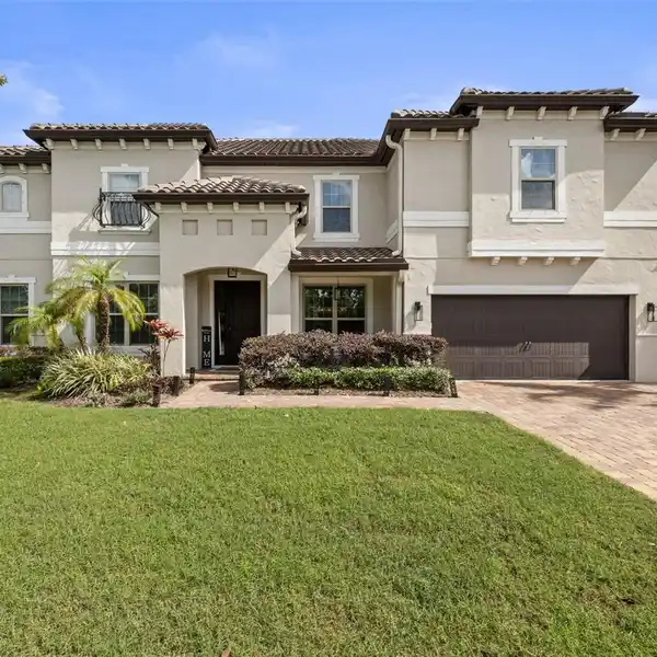 EXCEPTIONAL LIVING IN WELLINGTON MANOR