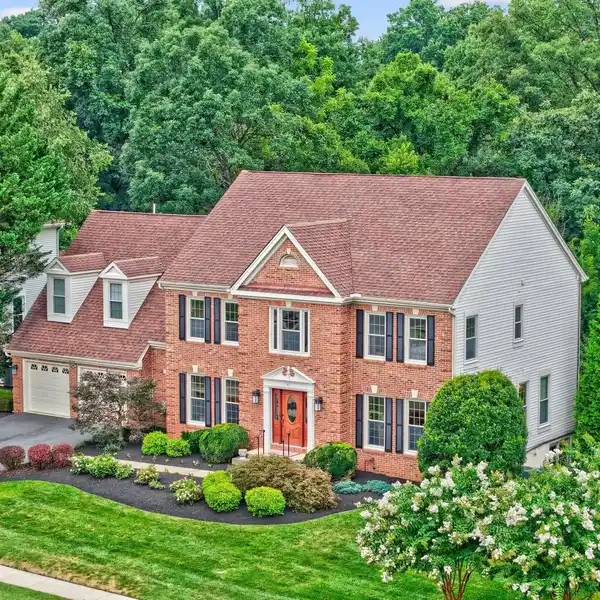 EXCEPTIONAL RESIDENCE IN OLD DRANESVILLE HUNT CLUB