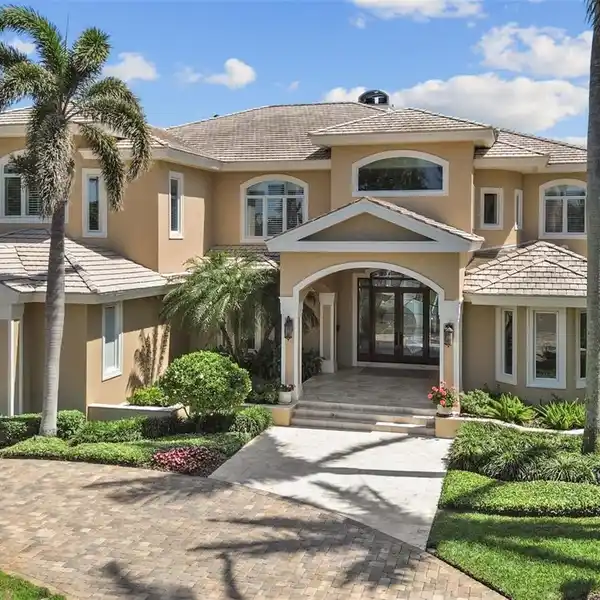 CUSTOM ESTATE HOME IN A PRESTIGIOUS LOCATION