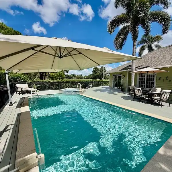 UPDATED HOME IN GOLF COTTAGES OF WYNDEMERE