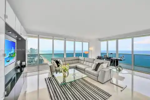 Elegant Coastal Escape on the 38th Floor