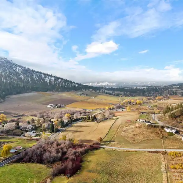 BUILD A HOME IN AN ICONIC SETTING