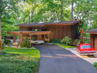Striking Mid-century Modern Home