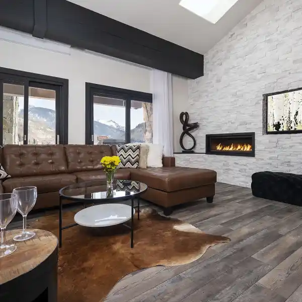 BEAUTIFUL TOP-FLOOR ENZIAN PENTHOUSE