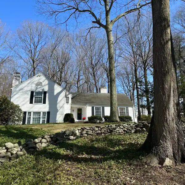 TIMELESS ELEGANCE AND MODERN COMFORT ON NEARLY FOUR ACRES