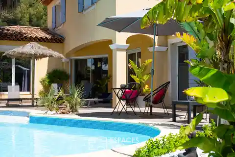 Private Villa Steps from Garonne Beach