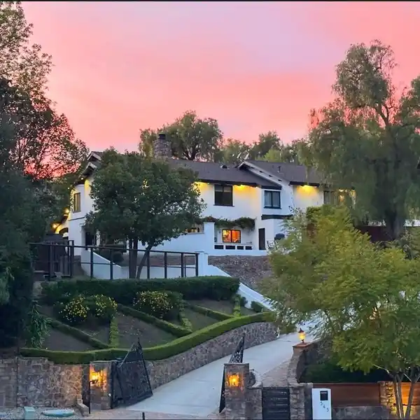 STUNNING ESTATE IN EQUESTRIAN HILLS