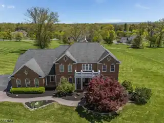 Luxurious Living in Sought-after Crystal Glenn