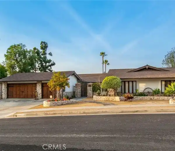 COVETED EQUESTRIAN ESTATE IN MISSION HILLS RANCH
