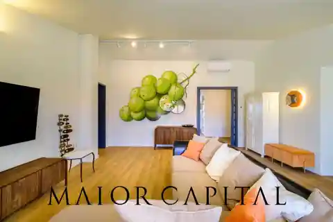 Veritable Art Gallery Style in Exclusive Penthouse