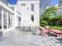ELEGANT 1930S PROPERTY