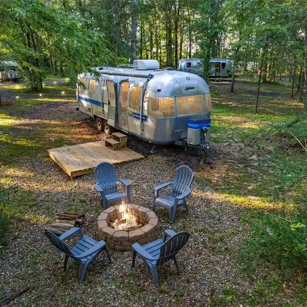 FULLY REMODELED RESORT-STYLE RETREAT PERFECT FOR GROUPS & WEDDINGS