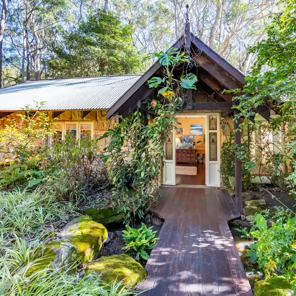 ICONIC ACREAGE ESTATE