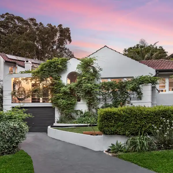 CHARMING HOME FULL OF MODERN CHARACTER