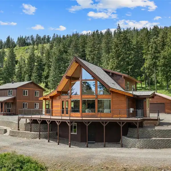 38.5 SECLUDED ACRES IN HIDDEN VALLEY