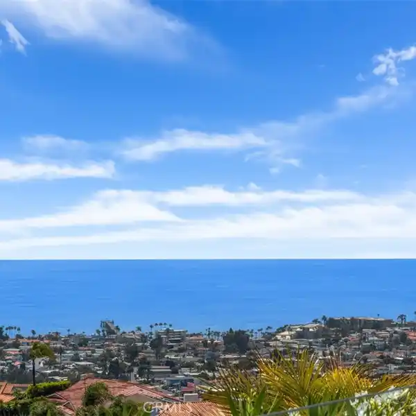 SINGLE-LEVEL HOME WITH UNMATCHED VIEWS