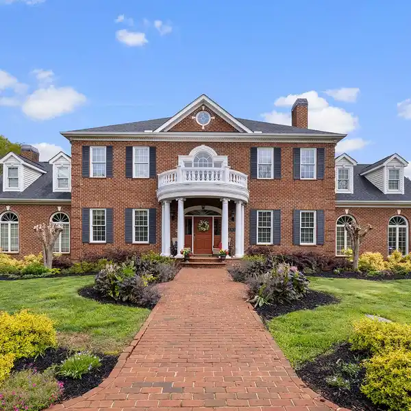 STATELY WELL DESIGNED CLEMSON HOME
