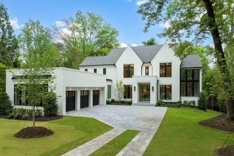 Luxurious New Construction Residence in the Heart of Tuxedo Park