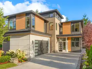 Light-Filled Luxury Home in Exclusive Trove