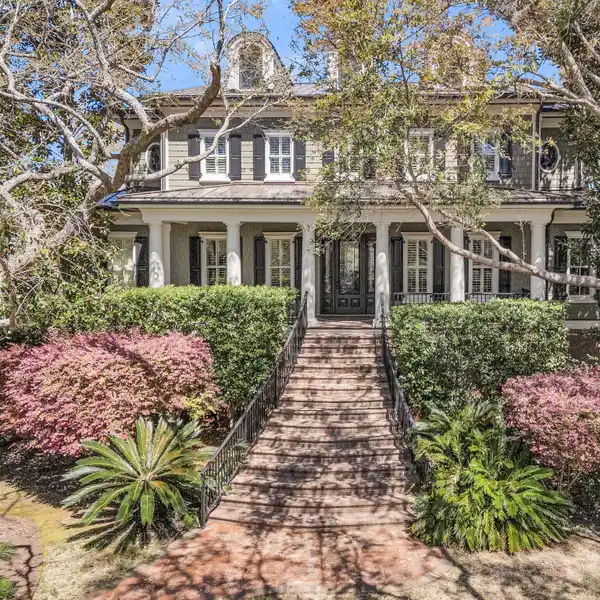 TIMELESS LUXURY ESTATE ON THE WANDO