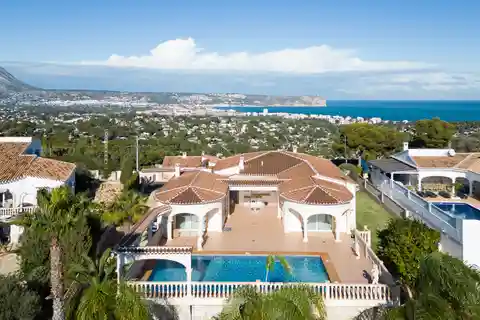 Stunning Villa in Exclusive Costa Nova Panorama