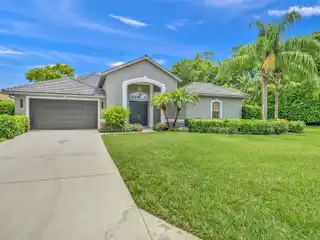 Luxurious Home in Sought-after Wilshire Lakes