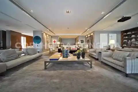 Furnished Apartment with Refinement and Sophistication