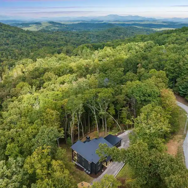 STUNNING MOUNTAIN MODERN WITH YEAR-ROUND VIEWS