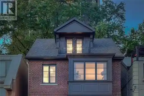 Immaculate Residence in Convenient Location