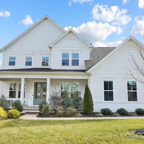 IMMACULATE CUSTOM HOME IN HOLLINS GROVE