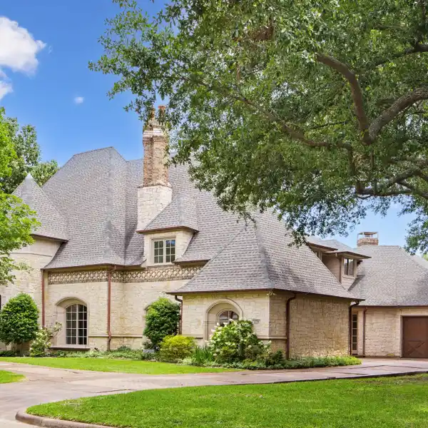EXECUTIVE HOME IN THE HEART OF PRESTON HOLLOW