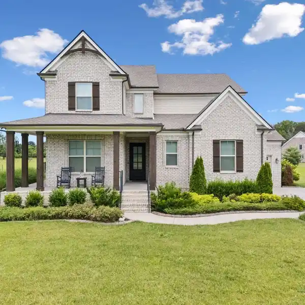 LUXURY AND TRANQUILITY ON OVER THREE ACRES