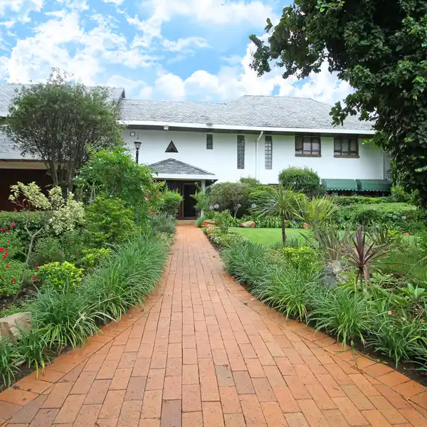 FIVE BEDROOM HOUSE FOR SALE IN BIRDHAVEN