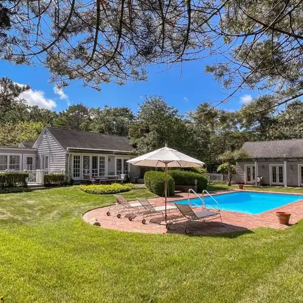 TRANQUIL THREE BEDROOM RENTAL WITH SEPARATE POOL HOUSE