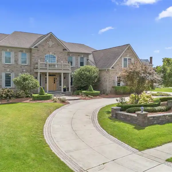 TIMELESS ELEGANCE WITH MODERN LUXURY