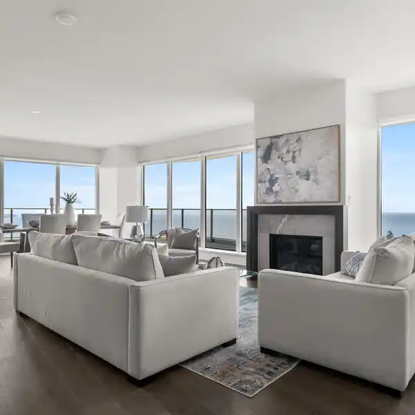 LUXURY HIGH-RISE LIVING WITH BREATHTAKING PANORAMIC VIEWS