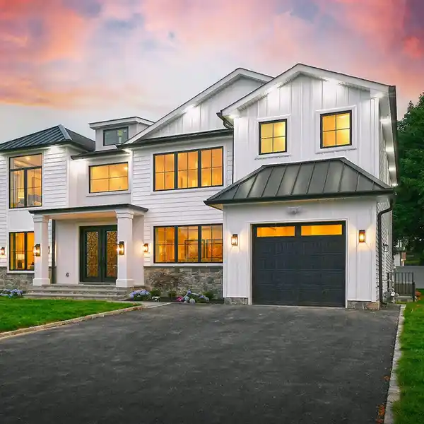 MASTERFULLY CRAFTED COLONIAL PERFECTLY POSITIONED MID-BLOCK