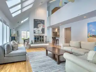 Bright and Sunny Contemporary Home for Rent