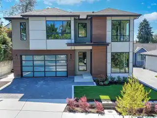 Luxury Living with Rooftop Lake Washington Views