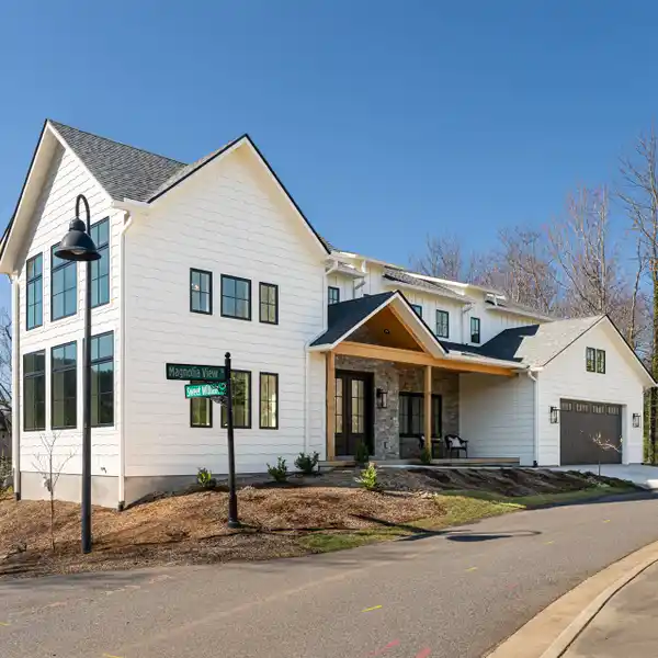 NEW CUSTOM HOME IN THOMS ESTATE