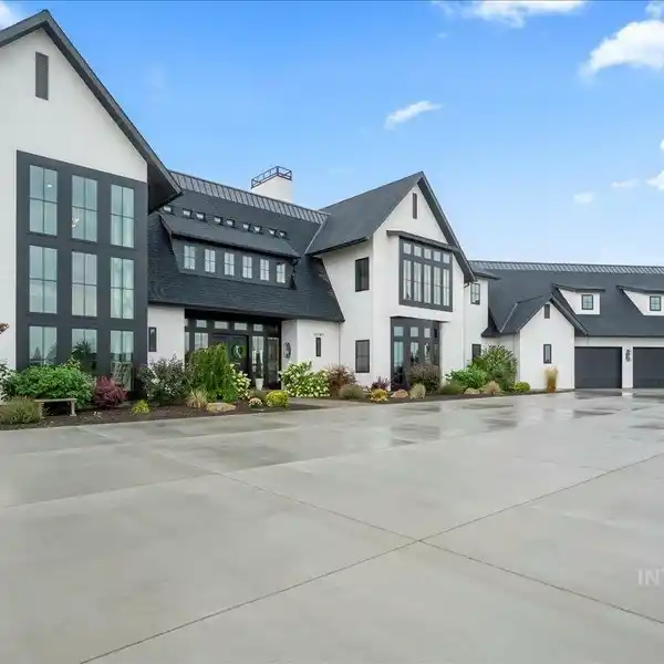 AN ESTATE DESIGNED FOR THE ELITE