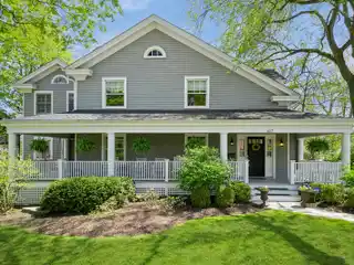 Charming Lake Ellyn Retreat
