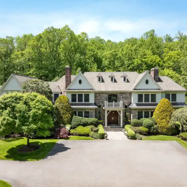 INCOMPARABLE STONE AND SHINGLE MANOR