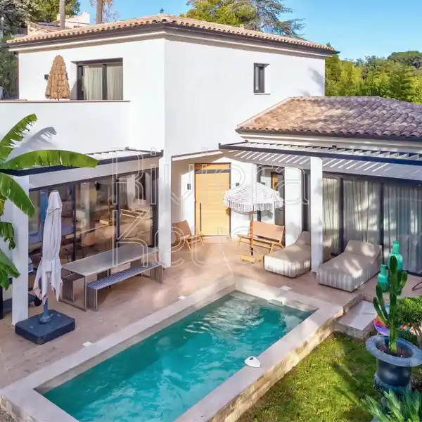 DELIGHTFUL CONTEMPORARY VILLA