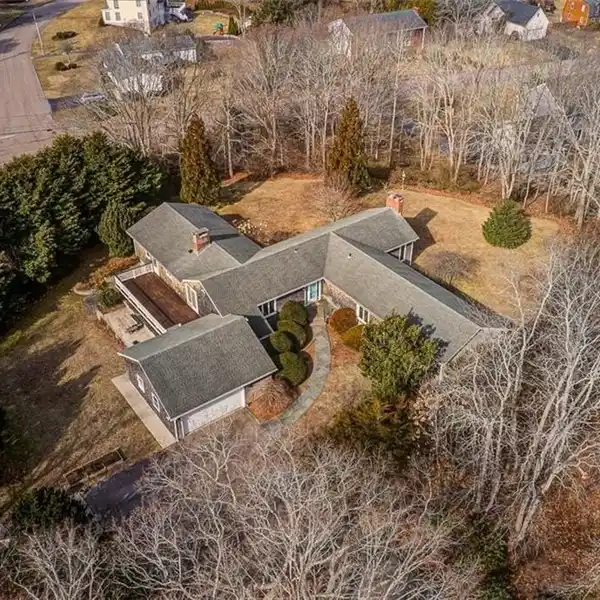 WELL-MAINTAINED EXPANSIVE ARCHITECTURAL RANCH