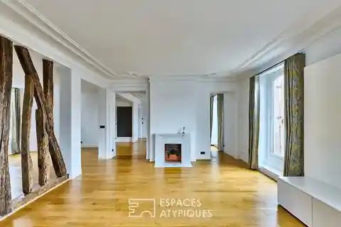 Light-filled Apartment in a Luxury Haussmannian Building
