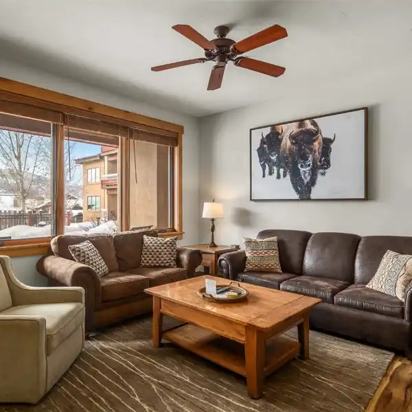 TURNKEY GROUND FLOOR CONDO IN ASPEN LODGE AT TRAPPEUR'S CROSSING