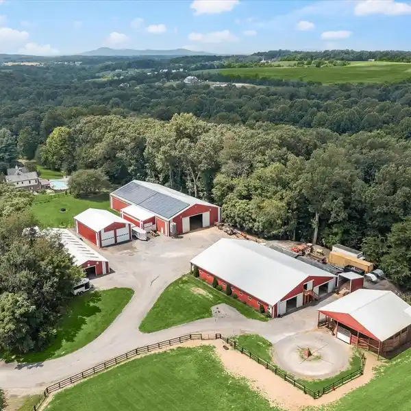 WORLD-CLASS 25-ACRE EQUESTRIAN ESTATE
