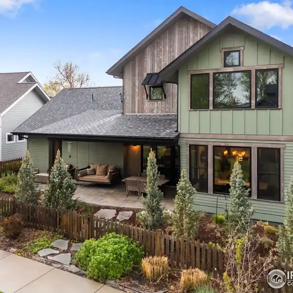 BEAUTIFULLY CRAFTED HOME IN PATEROS CREEK